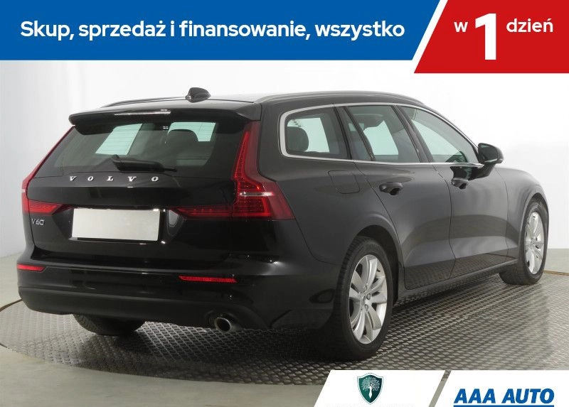 Volvo V60 cena 96000 przebieg: 145172, rok produkcji 2019 z Supraśl małe 254